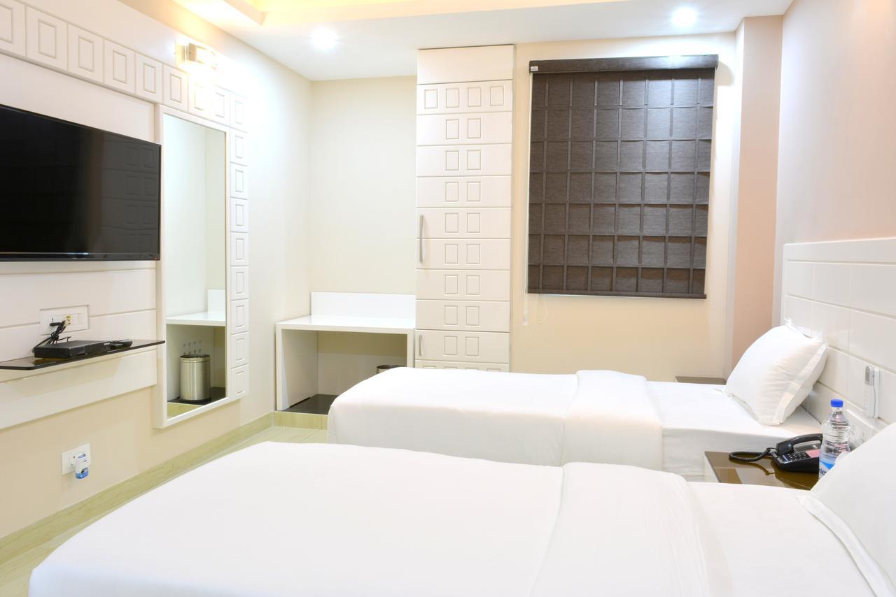 Hotel Tara Palace Redfort Нью-Дели Экстерьер фото