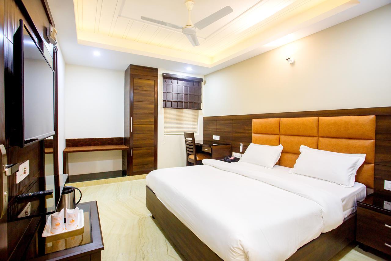 Hotel Tara Palace Redfort Нью-Дели Экстерьер фото