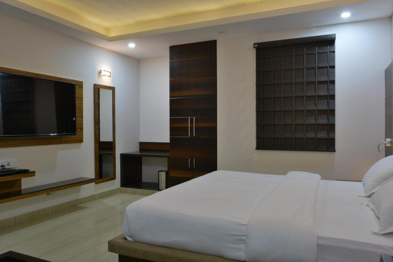 Hotel Tara Palace Redfort Нью-Дели Экстерьер фото