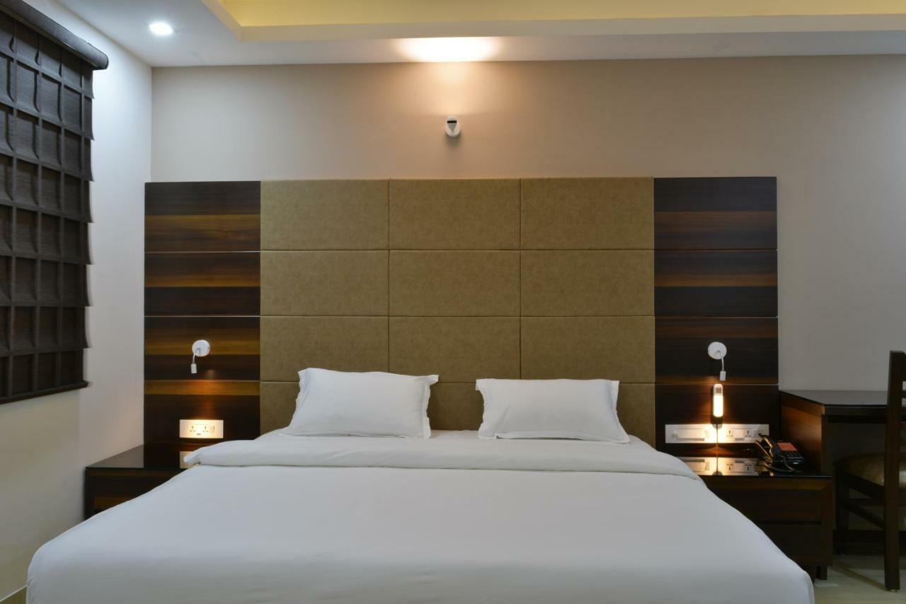 Hotel Tara Palace Redfort Нью-Дели Экстерьер фото